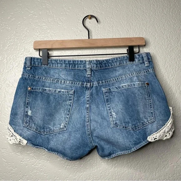 Zara Trafaluc Premium Wash Women's Lace Trimmed Blue Denim Shorts - Picture 5 of 8